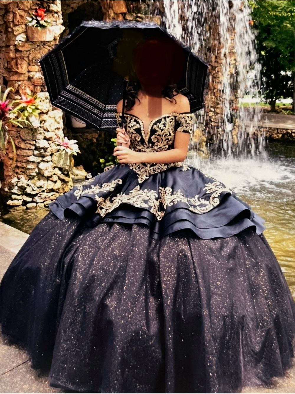 Black Ball Gown with Gold Embroidered Bodice 15 years ( quinceañera) dress👗